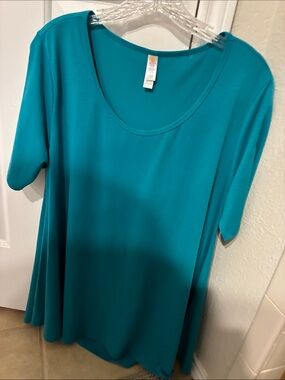 LuLaRoe Teal Scoop Neck Short Sleeve Top